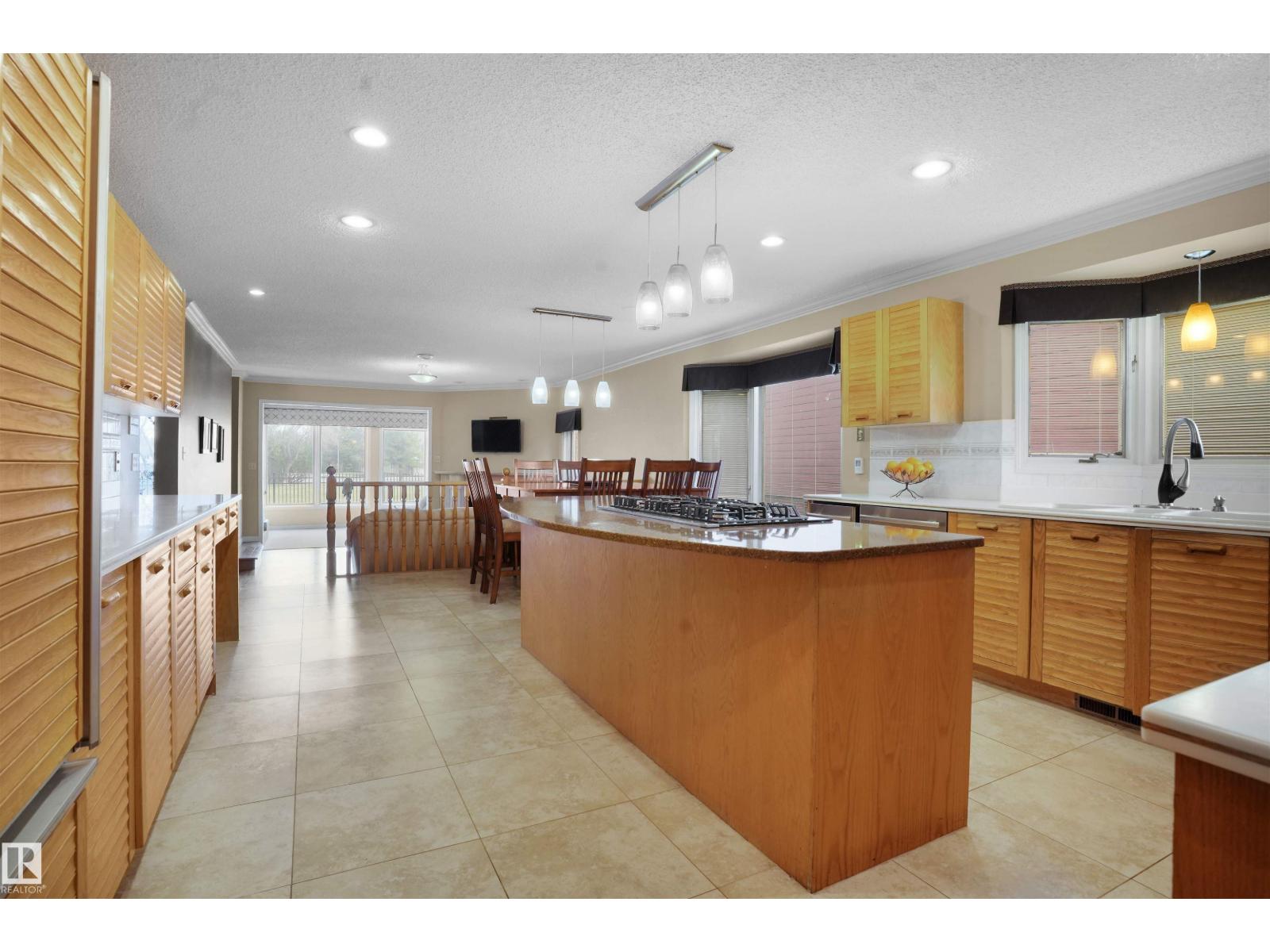 10815 BEARSPAW DR E NW NW, Edmonton