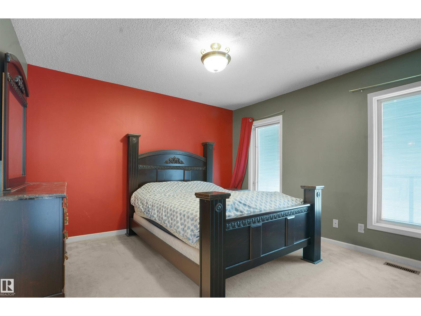 10815 BEARSPAW DR E NW NW, Edmonton