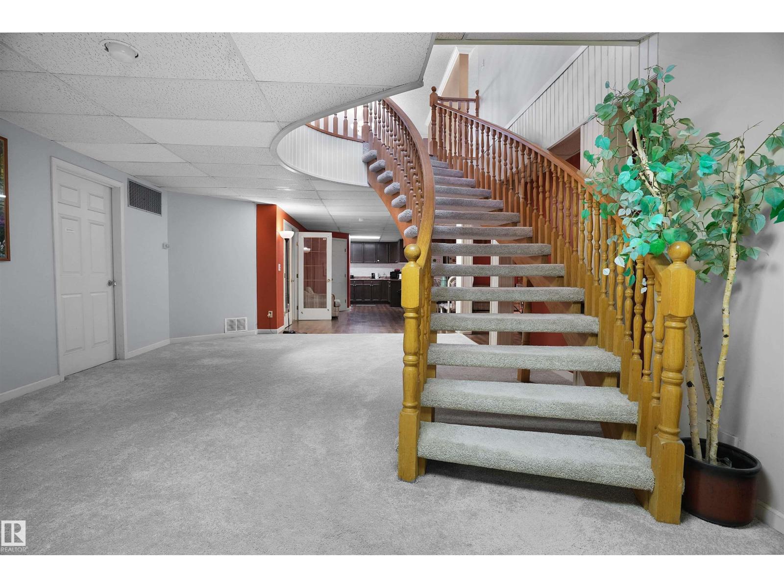 10815 BEARSPAW DR E NW NW, Edmonton