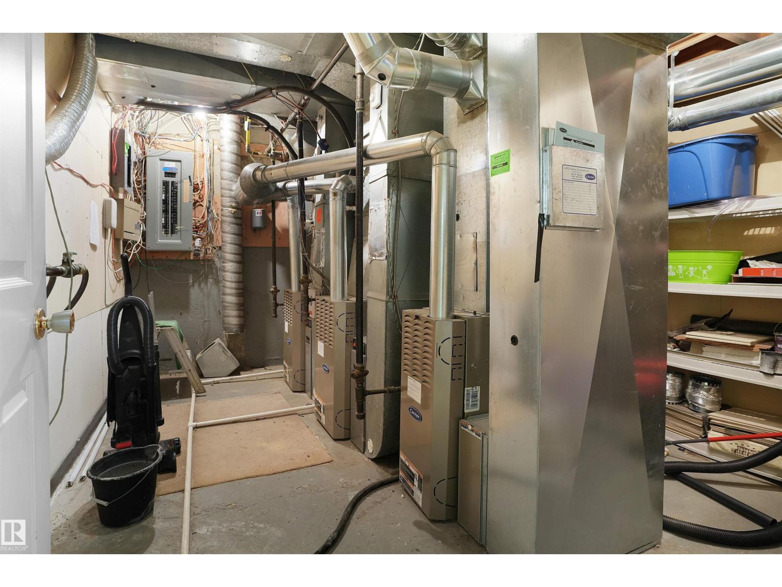 10815 BEARSPAW DR E NW NW, Edmonton