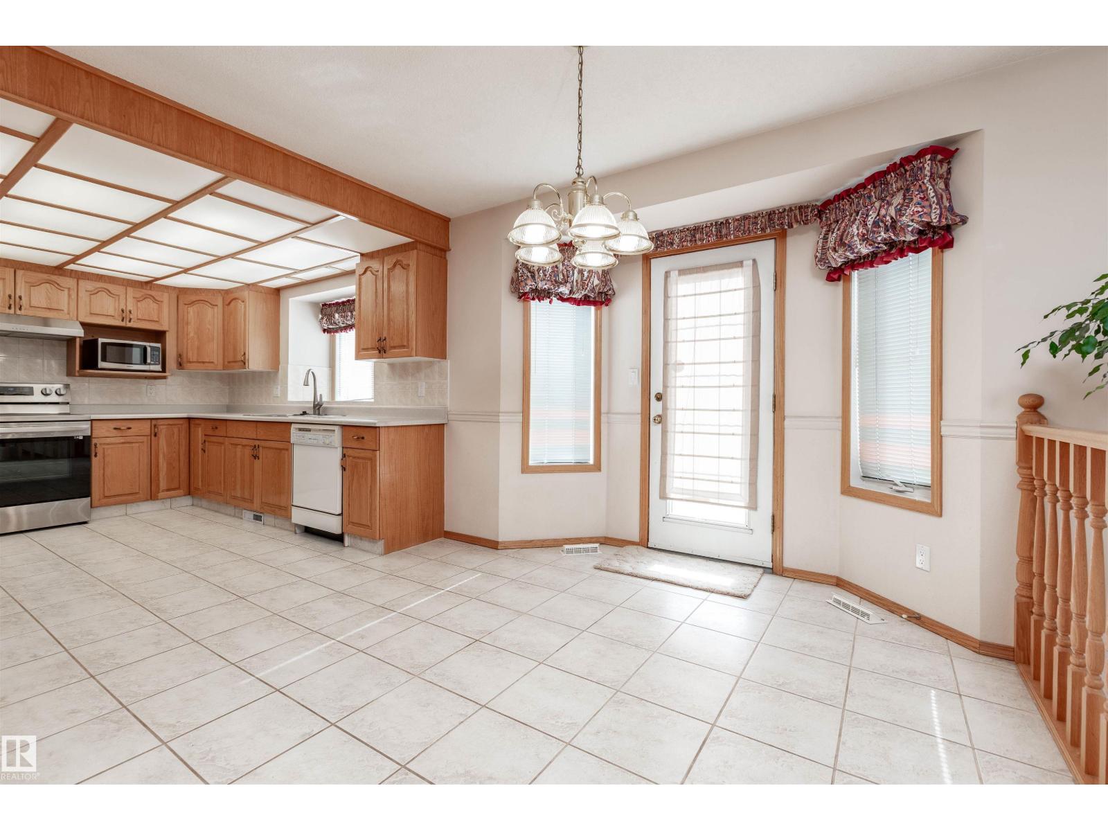 5735 161 AV NW, Edmonton