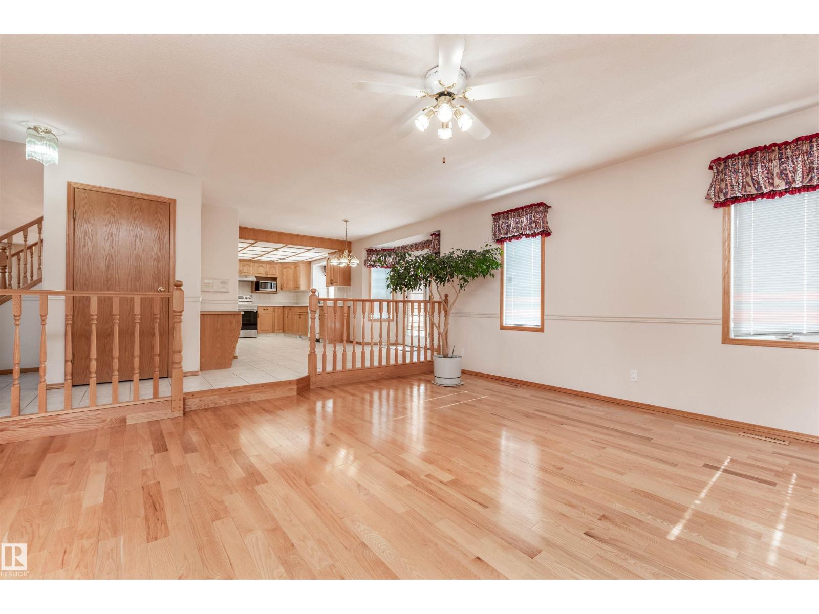 5735 161 AV NW, Edmonton