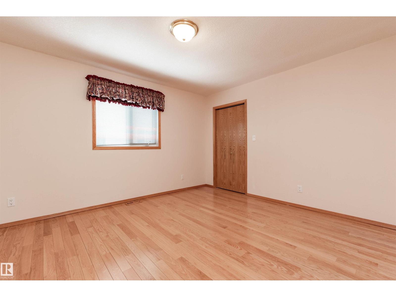 5735 161 AV NW, Edmonton