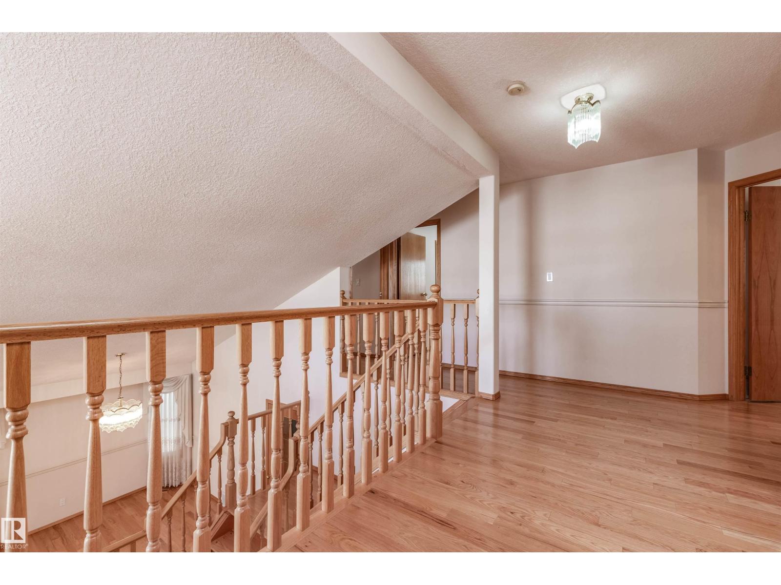 5735 161 AV NW, Edmonton