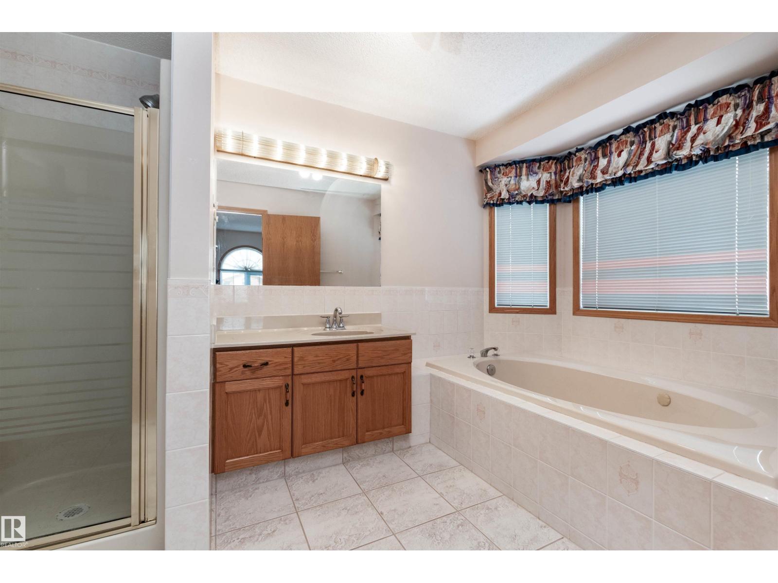 5735 161 AV NW, Edmonton