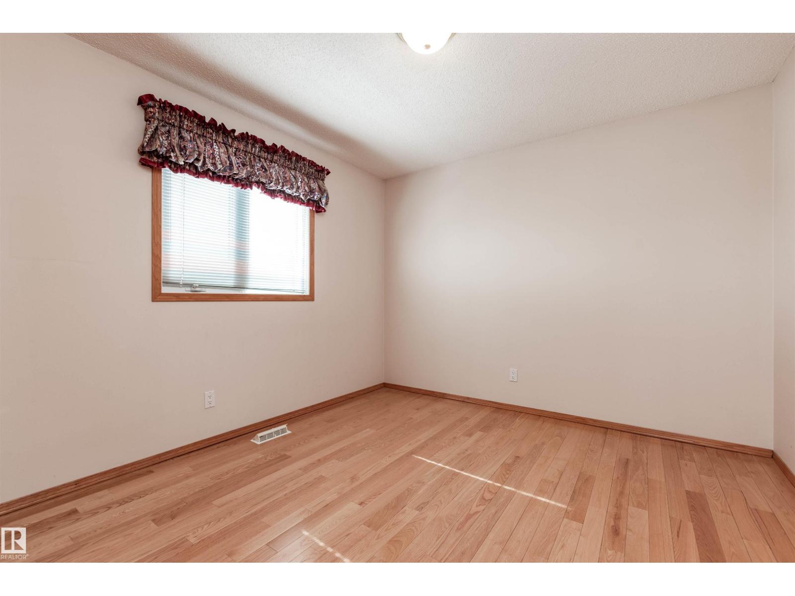 5735 161 AV NW, Edmonton