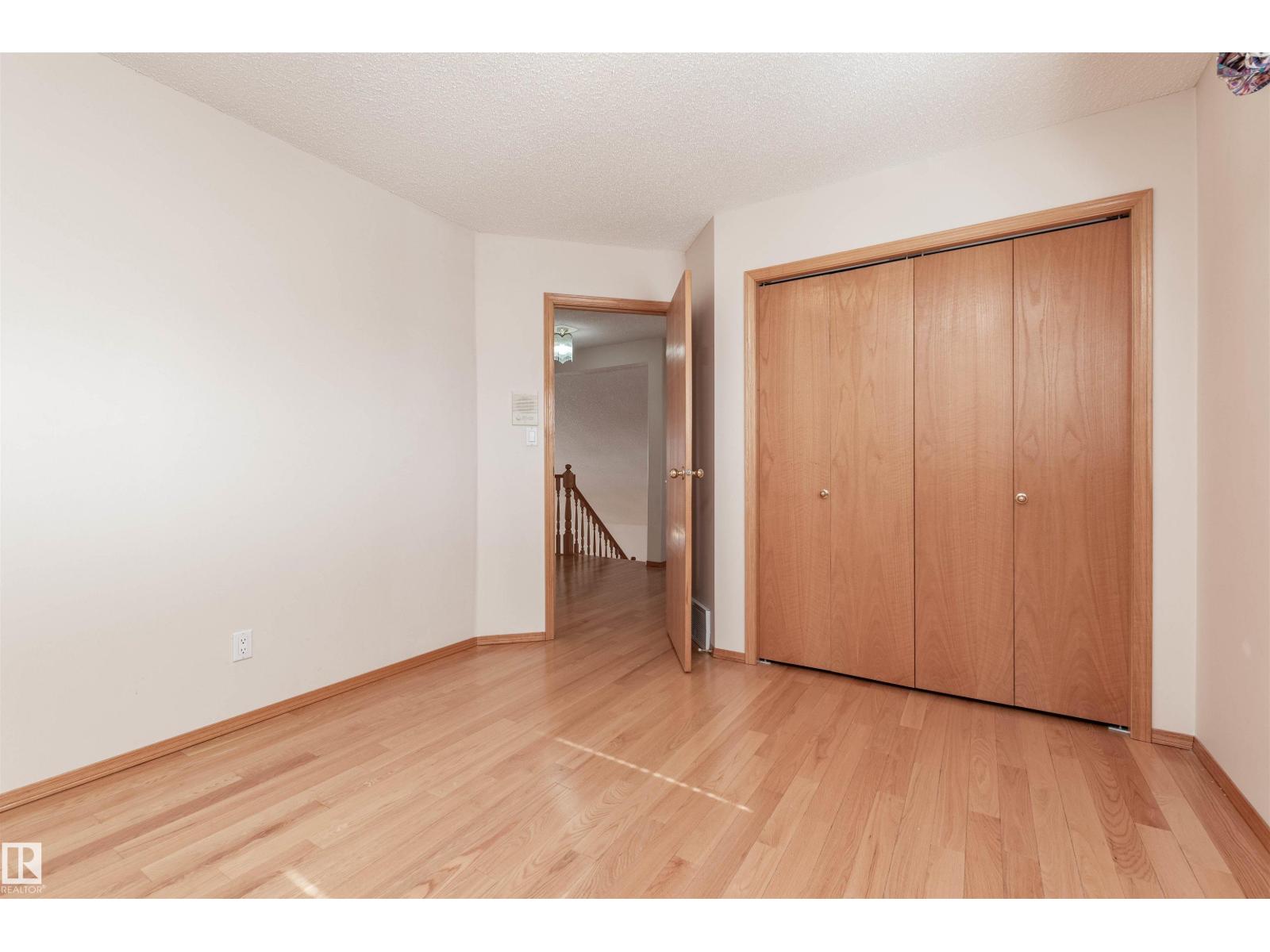 5735 161 AV NW, Edmonton