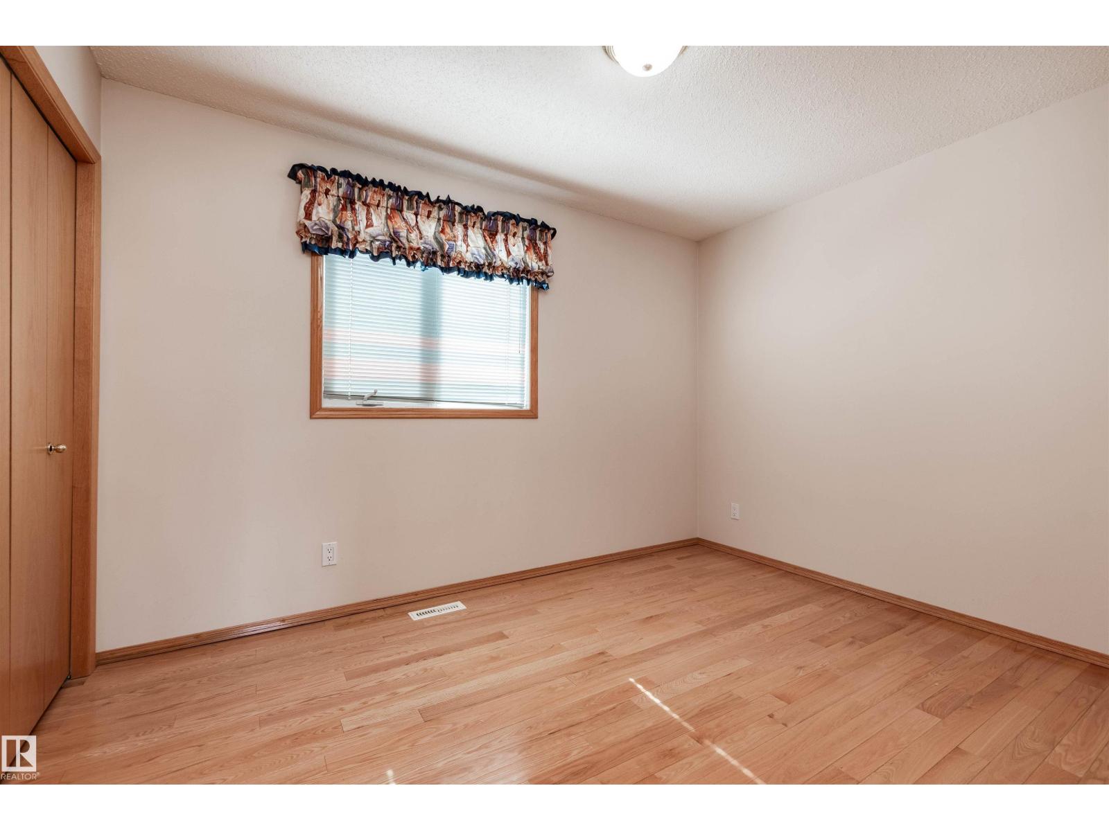 5735 161 AV NW, Edmonton