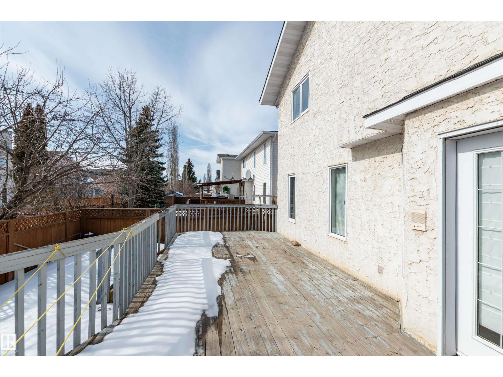 5735 161 AV NW, Edmonton