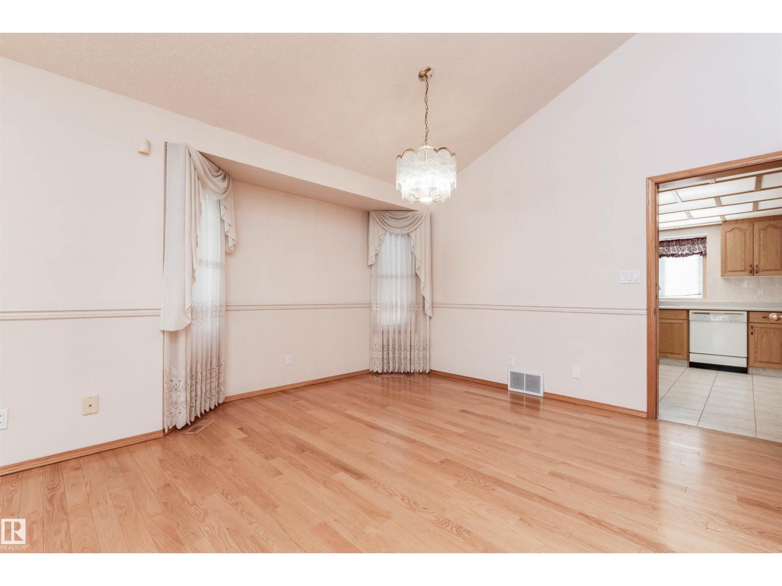 5735 161 AV NW, Edmonton