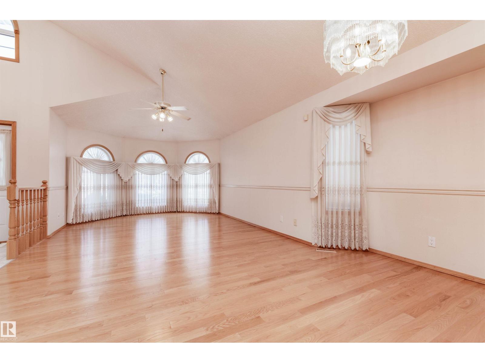 5735 161 AV NW, Edmonton