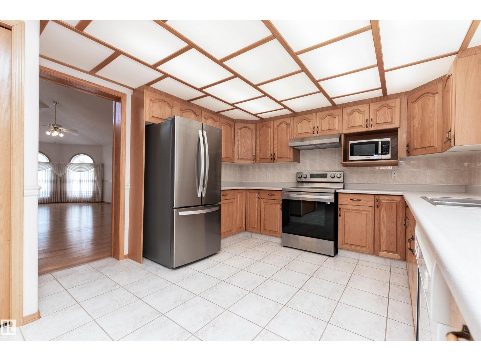 5735 161 AV NW, Edmonton