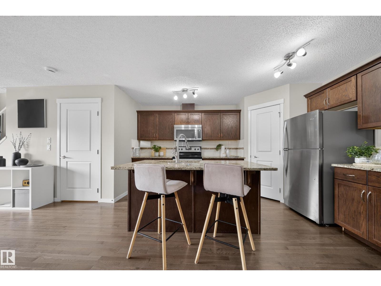 2118 52A ST SW, Edmonton