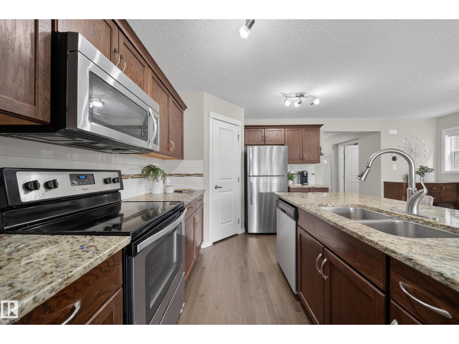 2118 52A ST SW, Edmonton