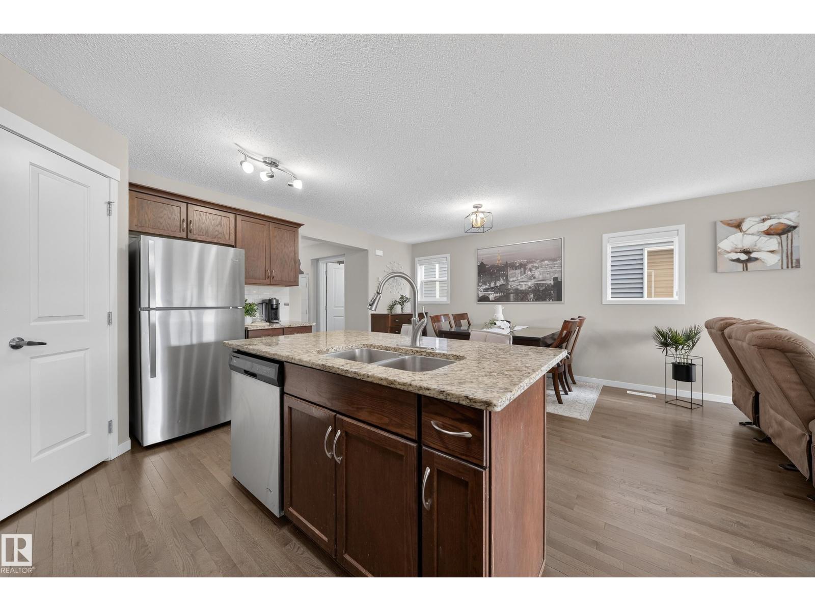 2118 52A ST SW, Edmonton