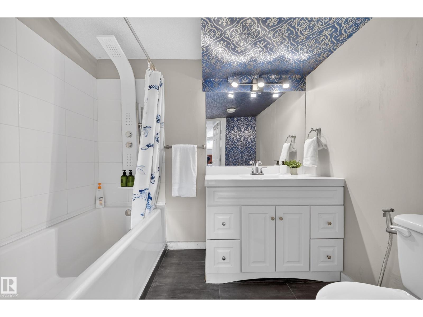 2118 52A ST SW, Edmonton