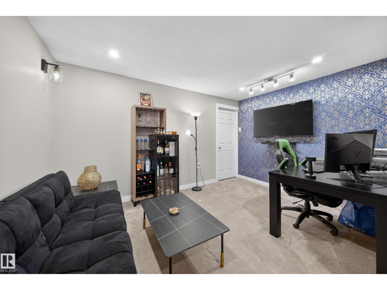 2118 52A ST SW, Edmonton