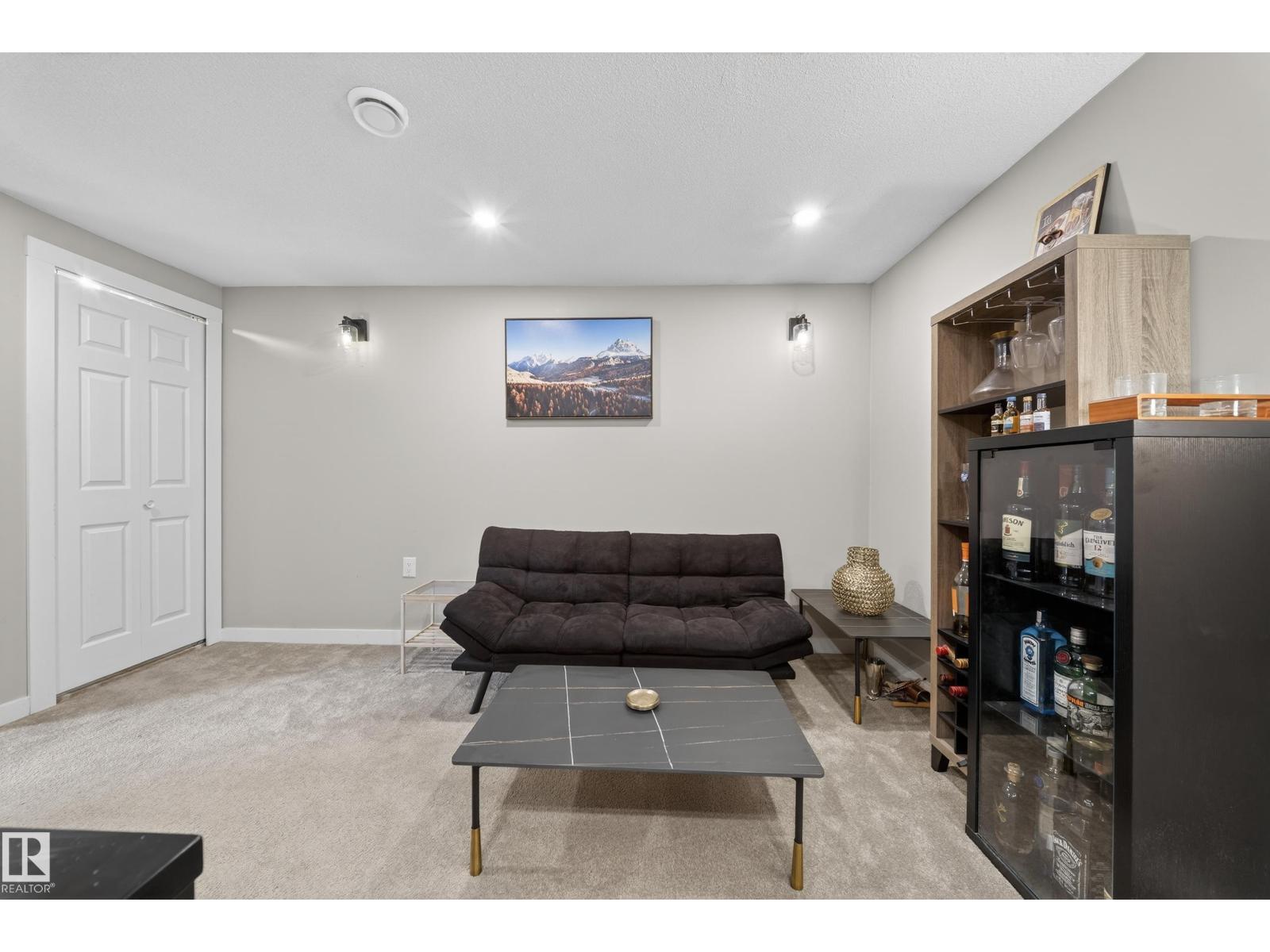 2118 52A ST SW, Edmonton