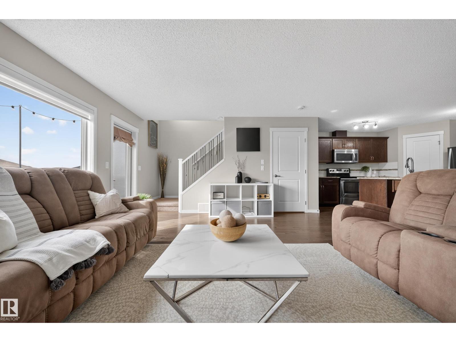 2118 52A ST SW, Edmonton