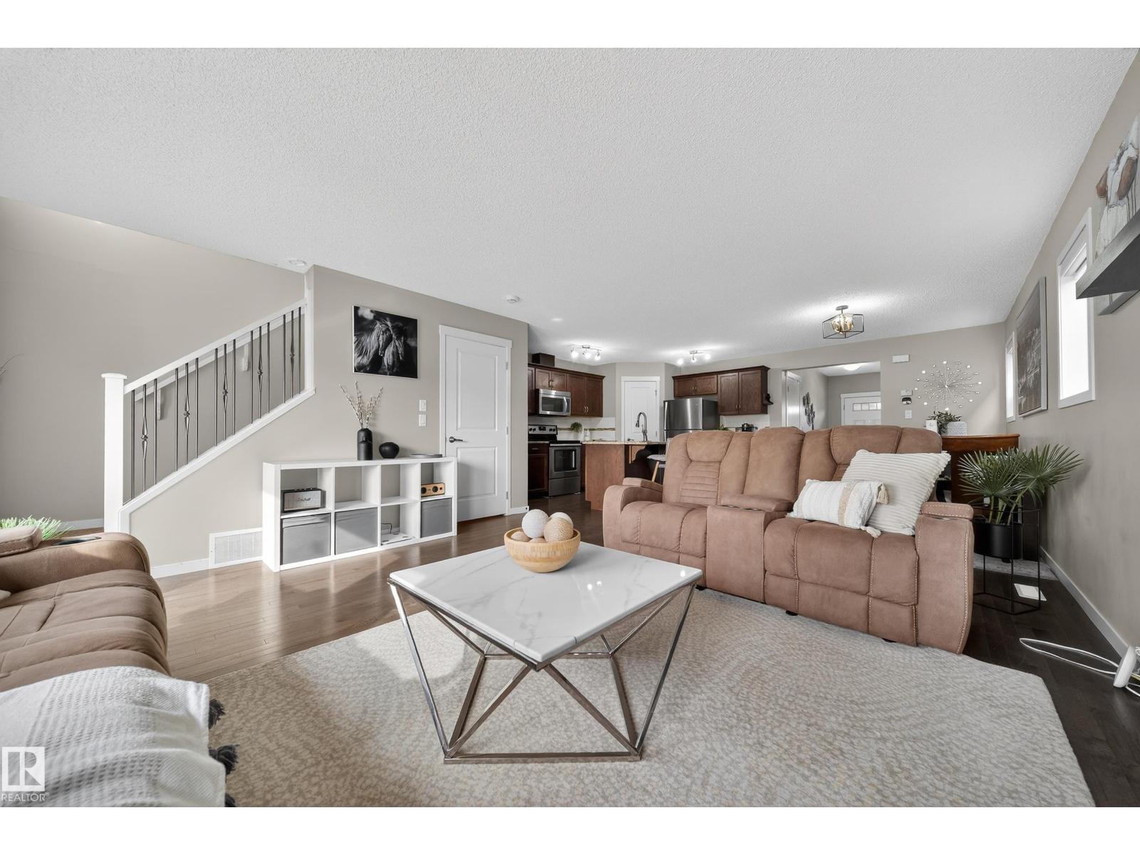 2118 52A ST SW, Edmonton