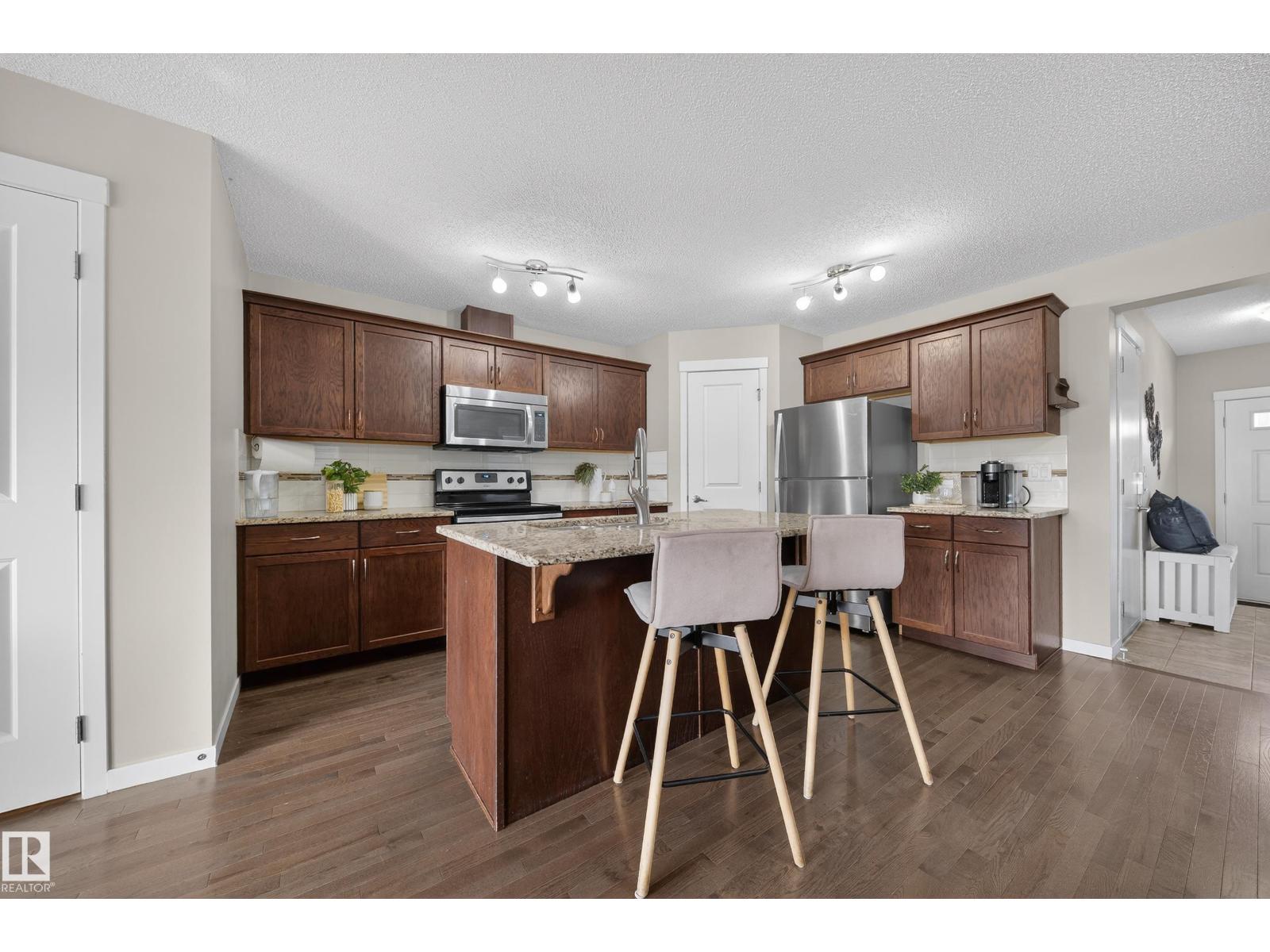 2118 52A ST SW, Edmonton