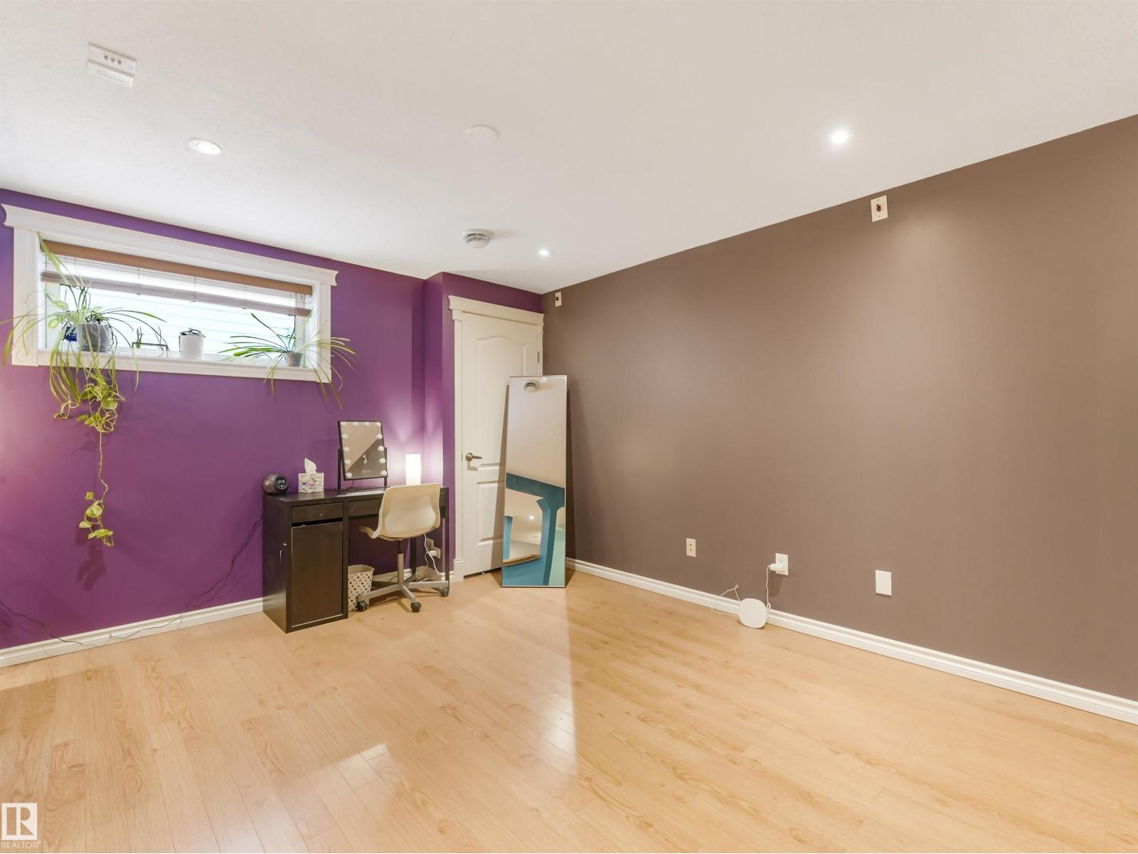 1885 TOMLINSON WY NW - 43