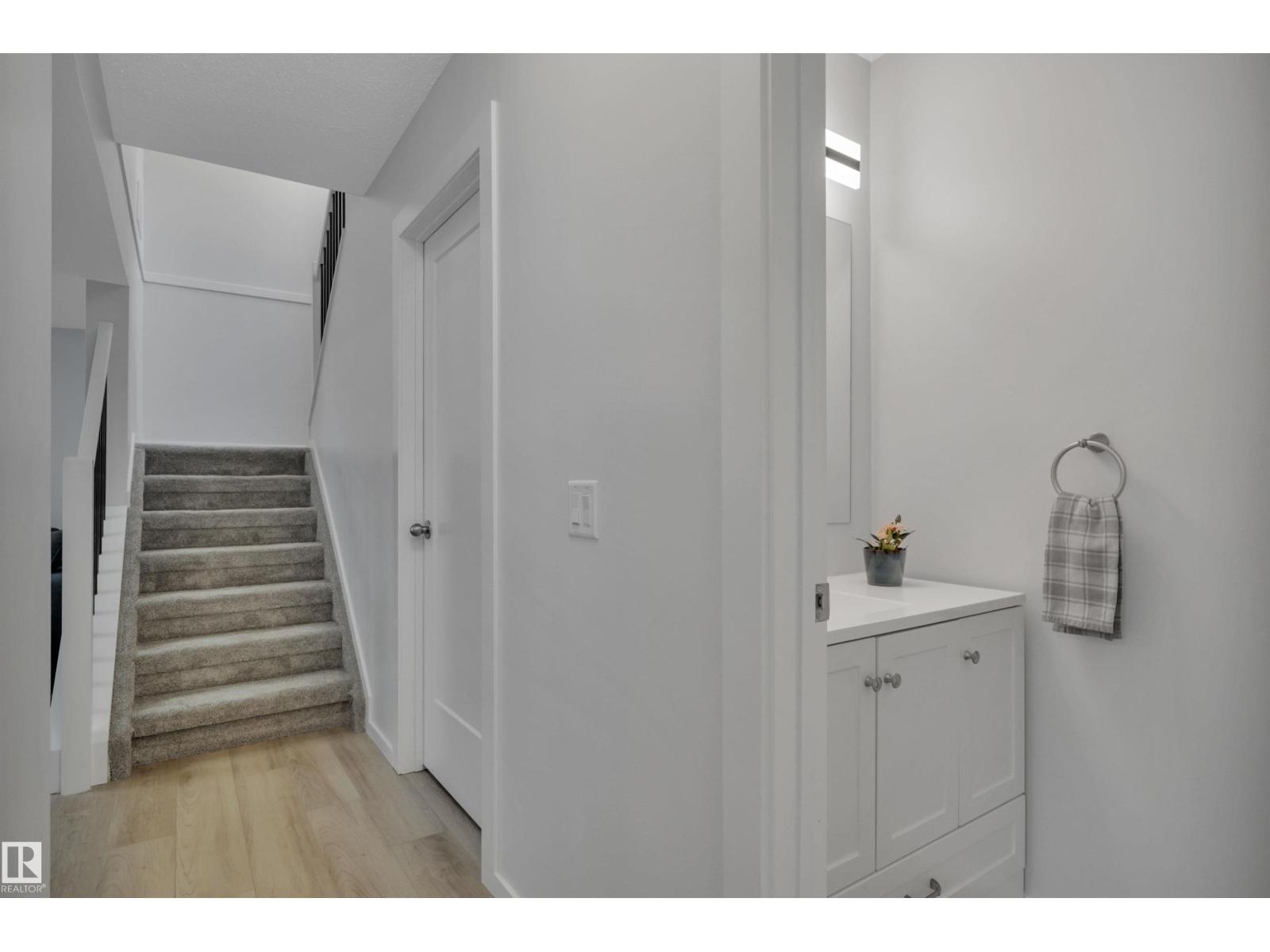 585 KNOTTWOOD RD W NW, Edmonton