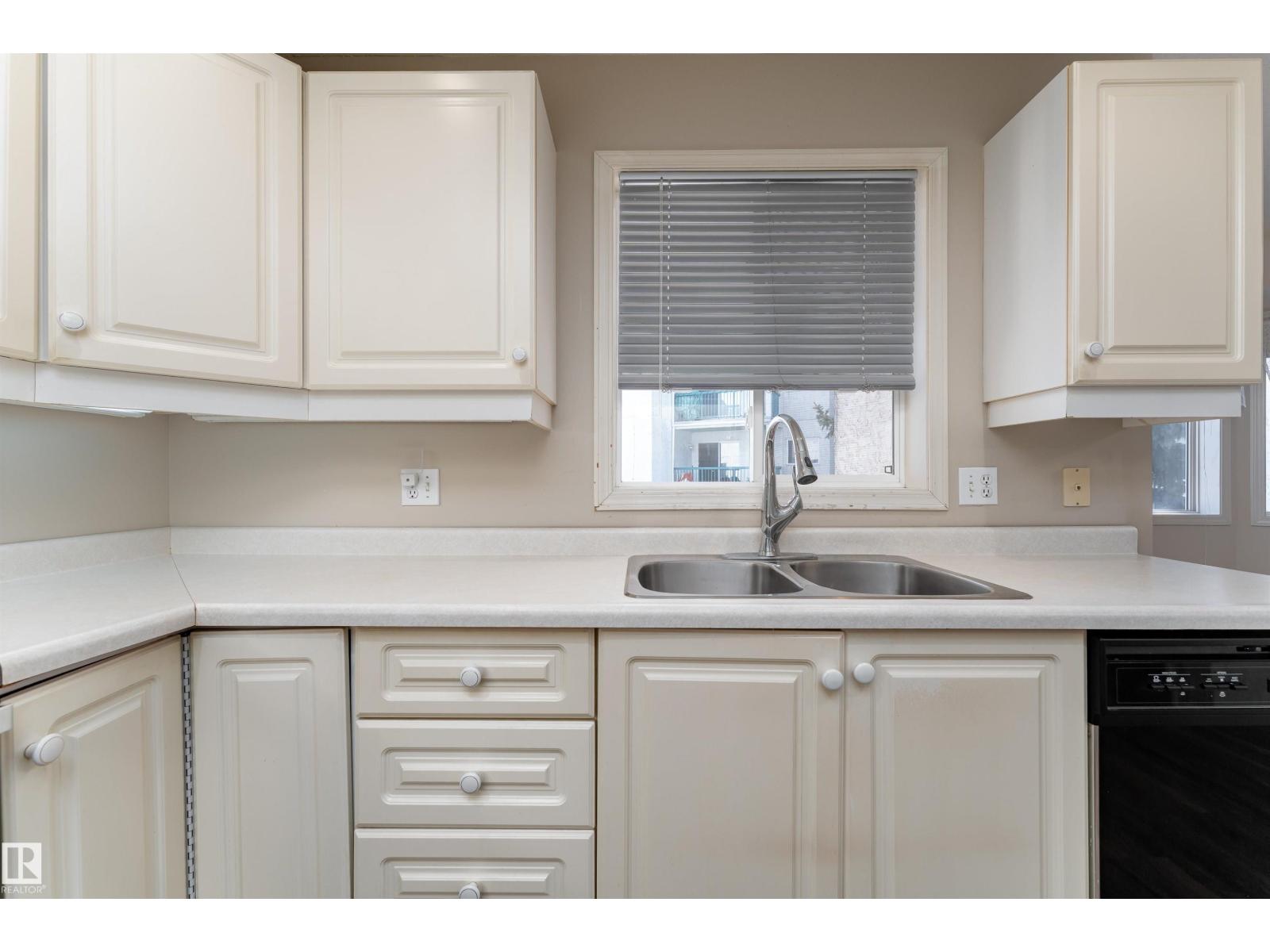 #3 9703 174 ST NW, Edmonton