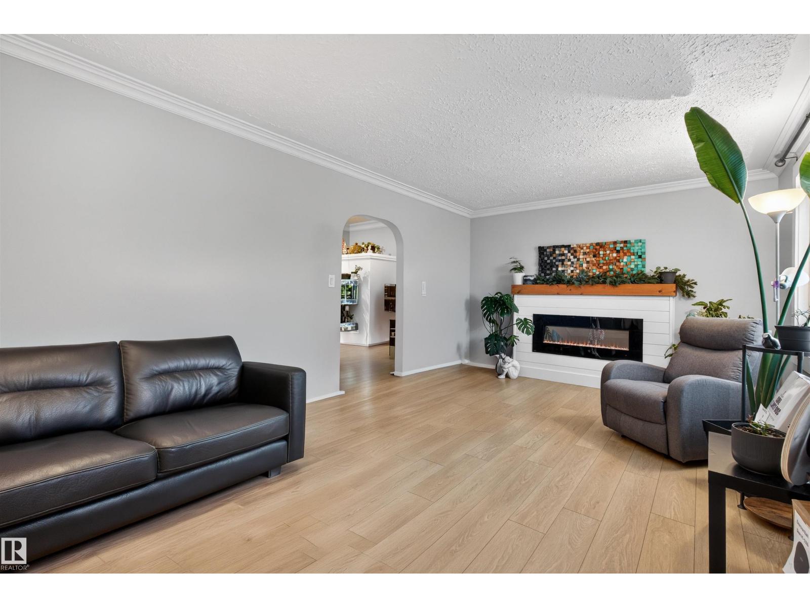 16 MURAL CR, St. Albert