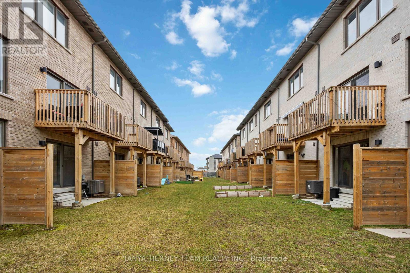 34 SHAWFIELD WAY, Whitby (Pringle Creek), Ontario