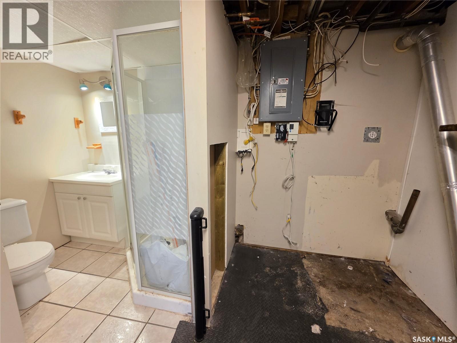 Single Family House Bungalow for Sale in  Winnie STREET Swift Current 