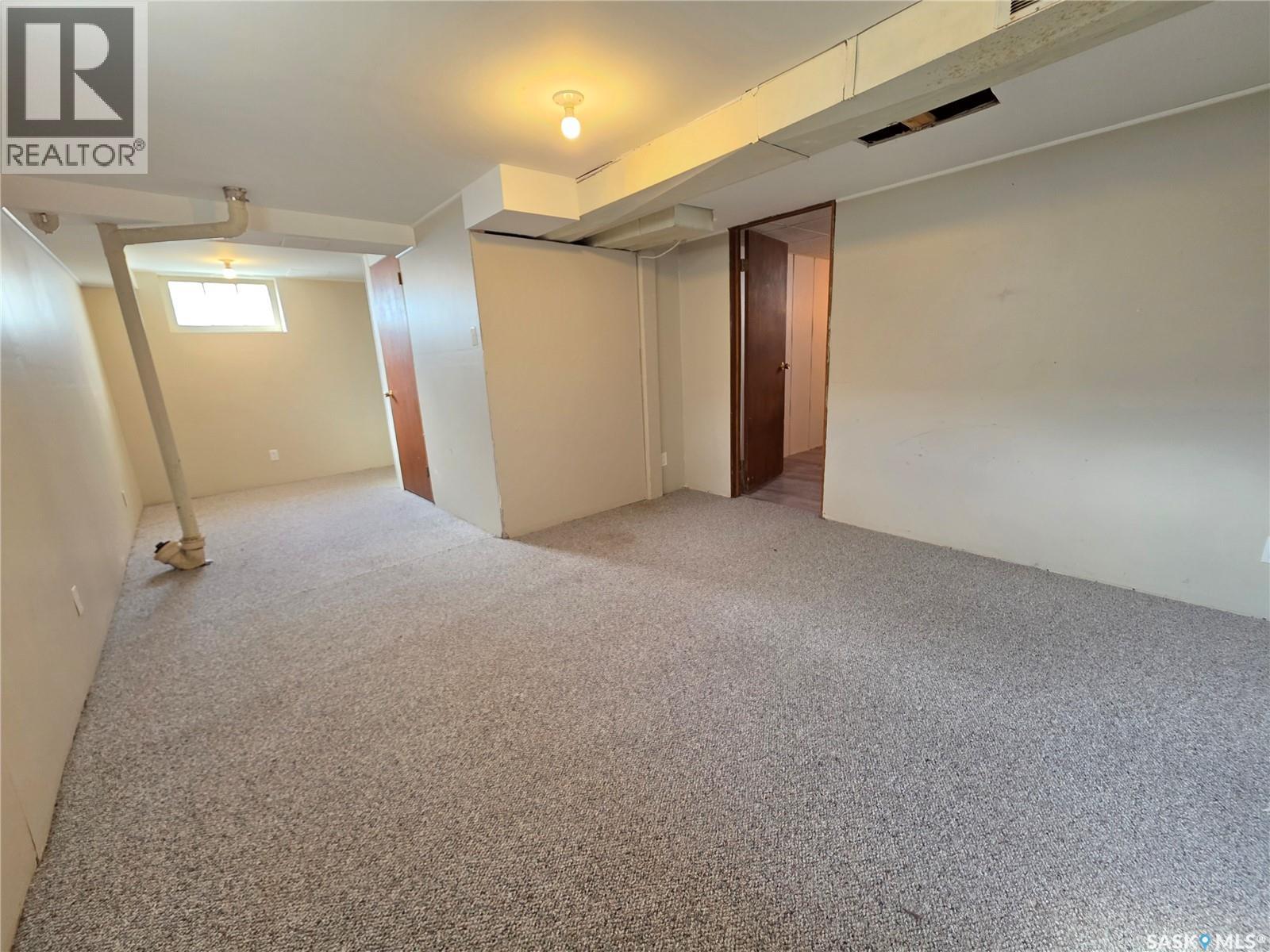 Single Family House Bungalow for Sale in  Winnie STREET Swift Current 