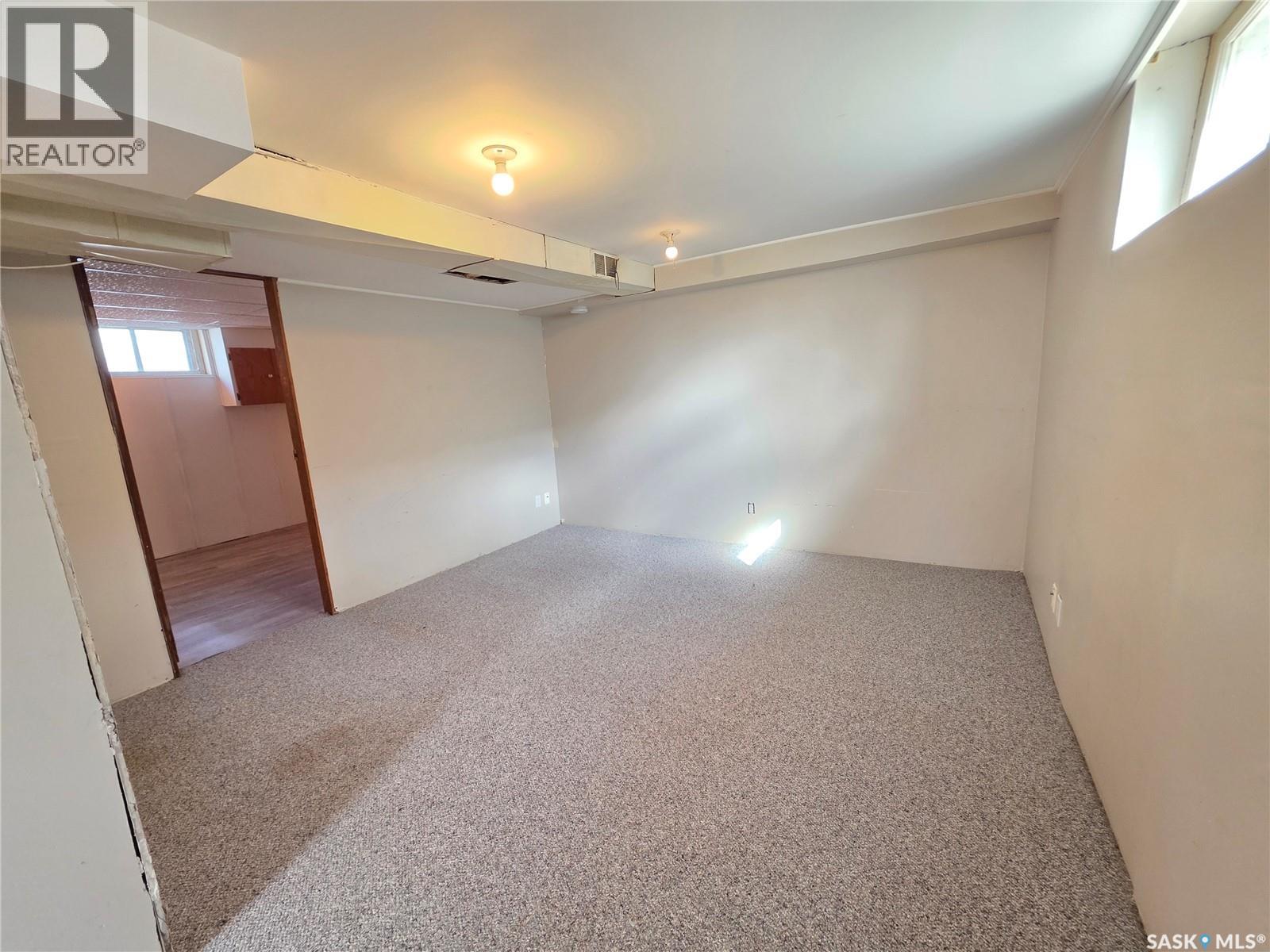 Single Family House Bungalow for Sale in  Winnie STREET Swift Current 