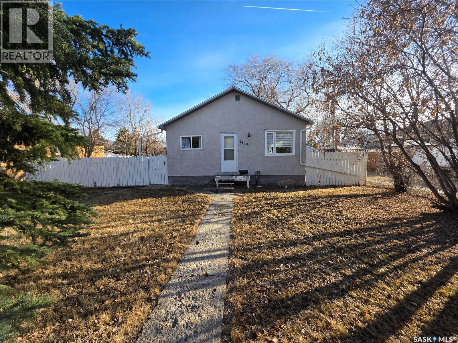 Single Family House Bungalow for Sale in  Winnie STREET Swift Current 