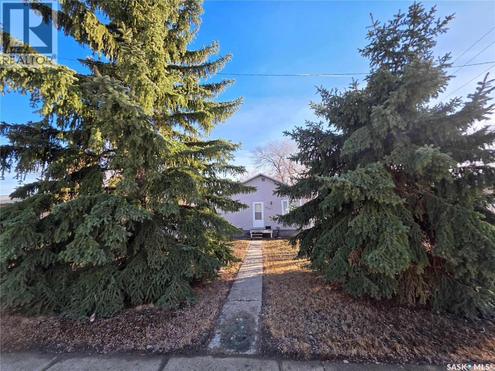 Single Family House Bungalow for Sale in  Winnie STREET Swift Current 