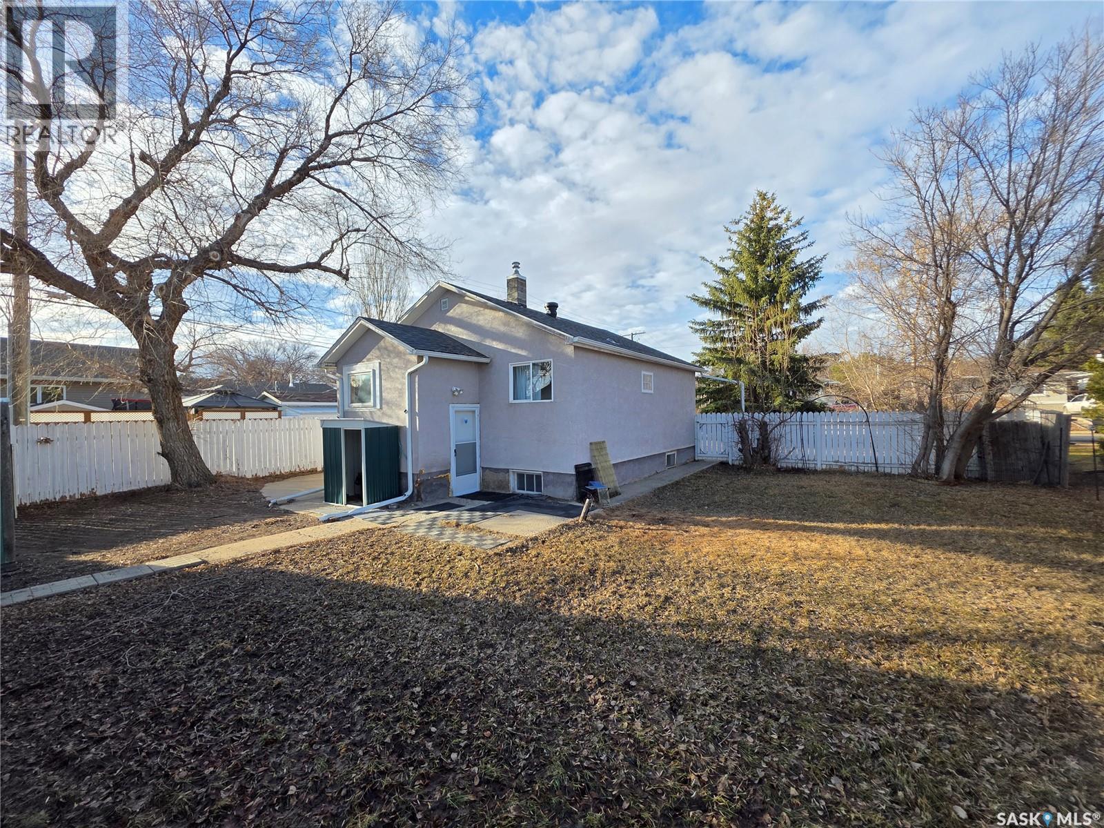 Single Family House Bungalow for Sale in  Winnie STREET Swift Current 