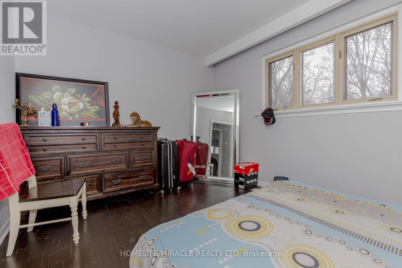 2463 APPLEWOOD DRIVE - 24