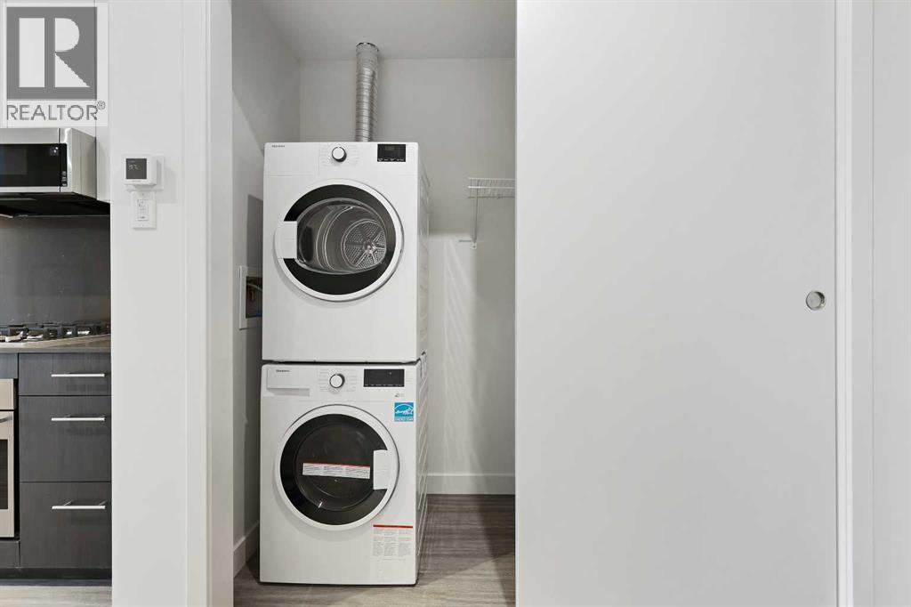 Single Family House for Sale in    Avenue SW Eau Claire Calgary 