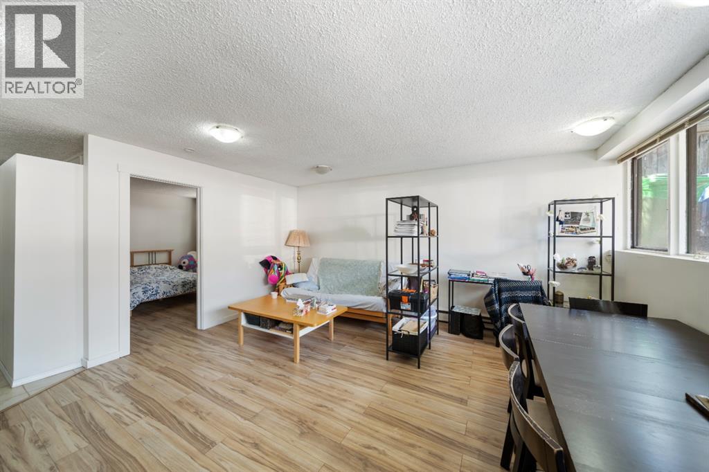 Single Family House for Sale in    Avenue SW Sunalta Calgary 