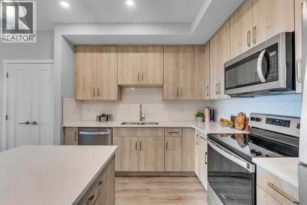 Single Family House for Sale in   Shawnee Common SW Shawnee Slopes Calgary 