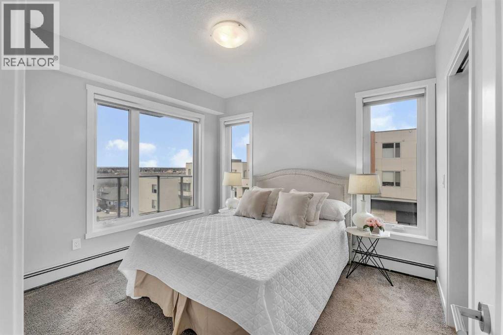 Single Family House for Sale in   Shawnee Common SW Shawnee Slopes Calgary 