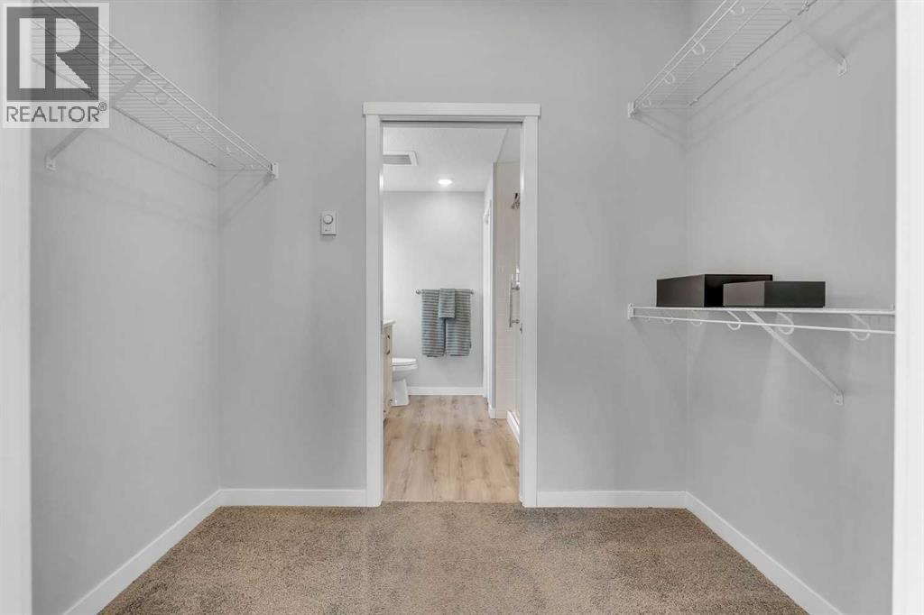 Single Family House for Sale in   Shawnee Common SW Shawnee Slopes Calgary 