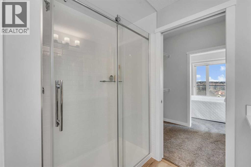 Single Family House for Sale in   Shawnee Common SW Shawnee Slopes Calgary 