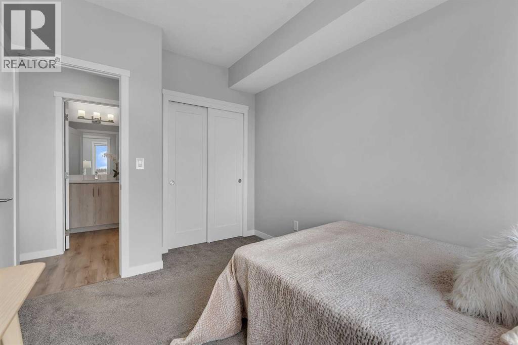 Single Family House for Sale in   Shawnee Common SW Shawnee Slopes Calgary 