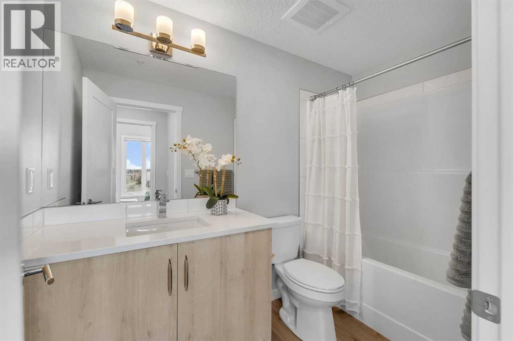 Single Family House for Sale in   Shawnee Common SW Shawnee Slopes Calgary 