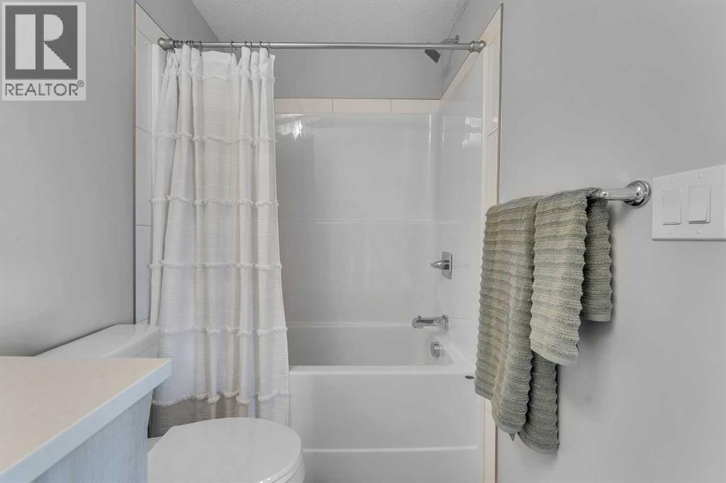 Single Family House for Sale in   Shawnee Common SW Shawnee Slopes Calgary 