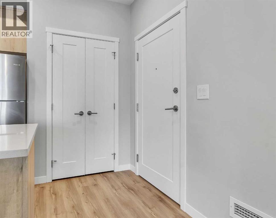 Single Family House for Sale in   Shawnee Common SW Shawnee Slopes Calgary 