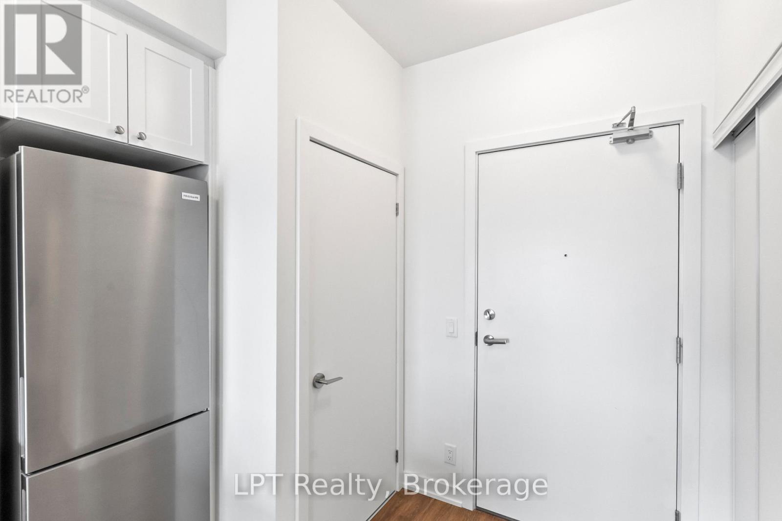 #917 51 CLARINGTON BOULEVARD - 15