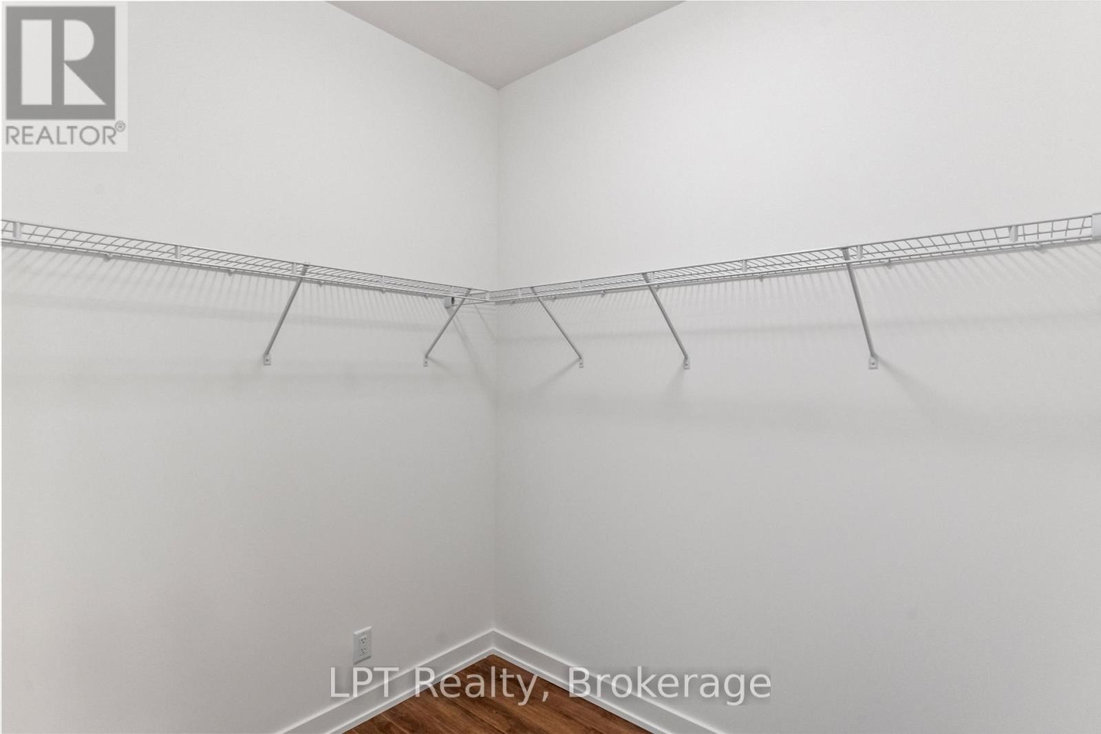 #917 51 CLARINGTON BOULEVARD - 18