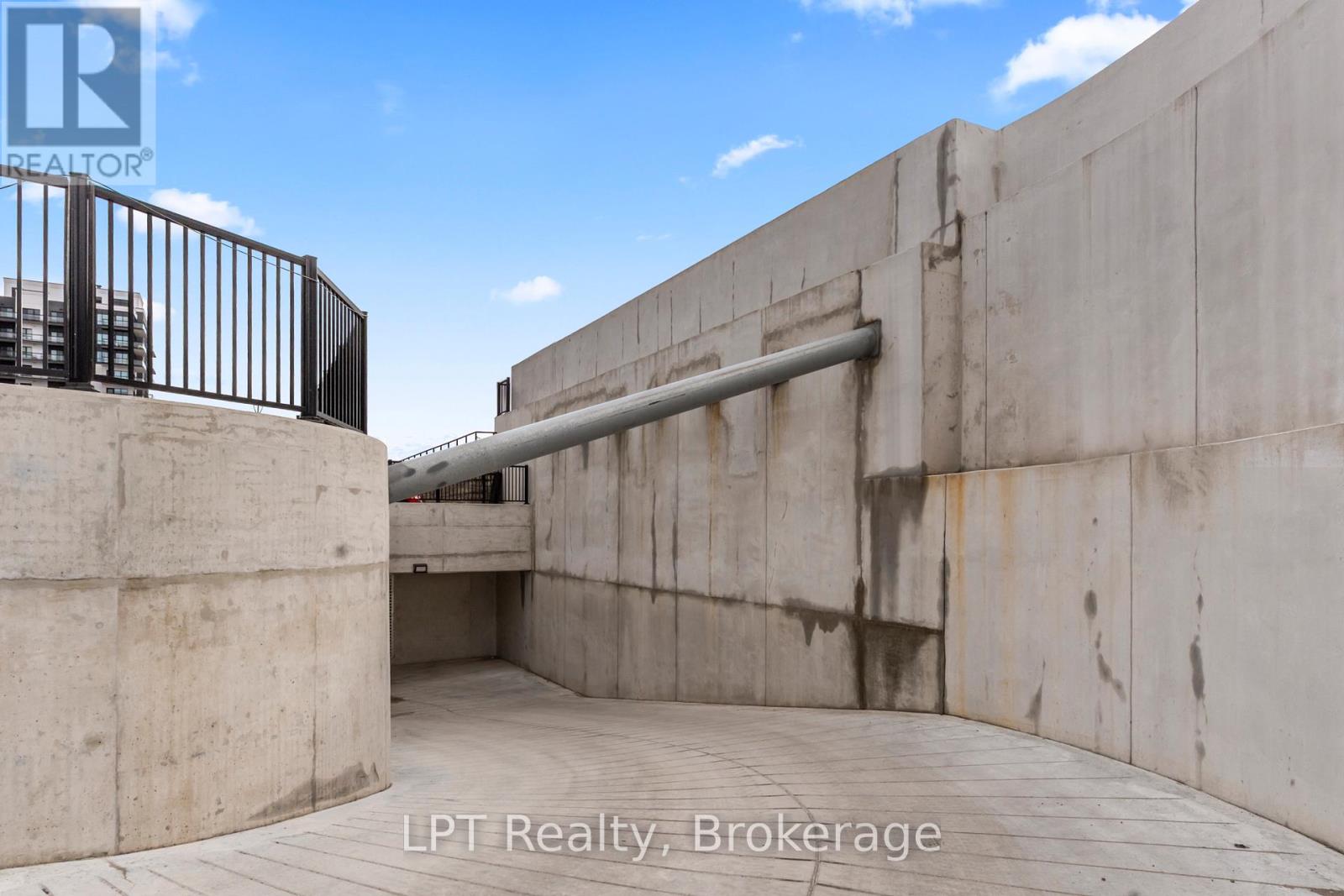 #917 51 CLARINGTON BOULEVARD - 22